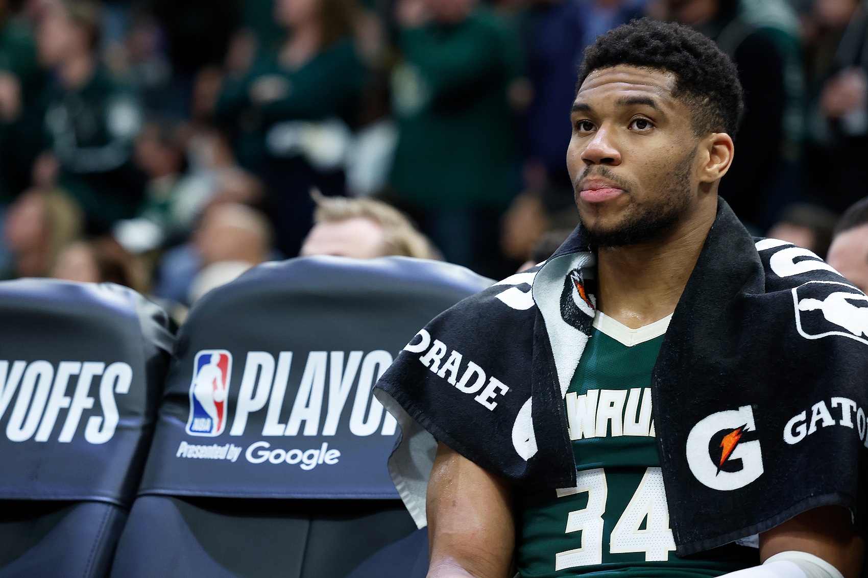 爱游戏网页-ESPN预测新赛季下滑球队：雄鹿第1 湖人第2 绿军&amp;太阳并列第3