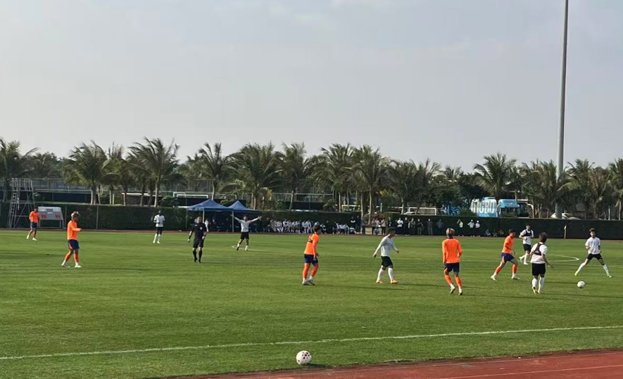 爱游戏登入-热身赛山东泰山1比2被大连逆转，新星内切远射破门，两套阵容出场