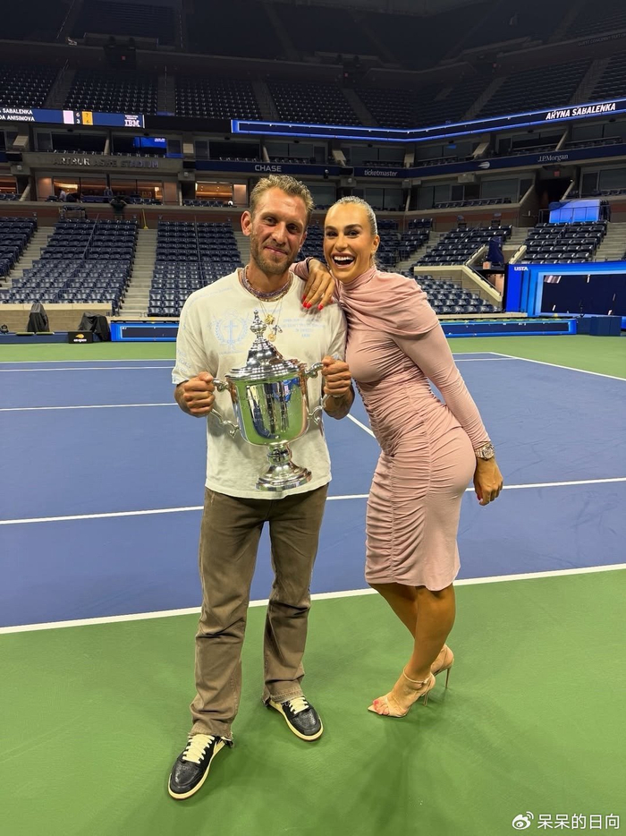 爱游戏网页-&amp;#34;逼婚&amp;#34;成功!网球世界第一订婚,年赚两亿却甘愿为男友背上小三骂名|萨巴伦卡|科尔|阿丽娜·萨巴伦卡|WTA|库兹涅佐娃_新浪体育_新浪新闻