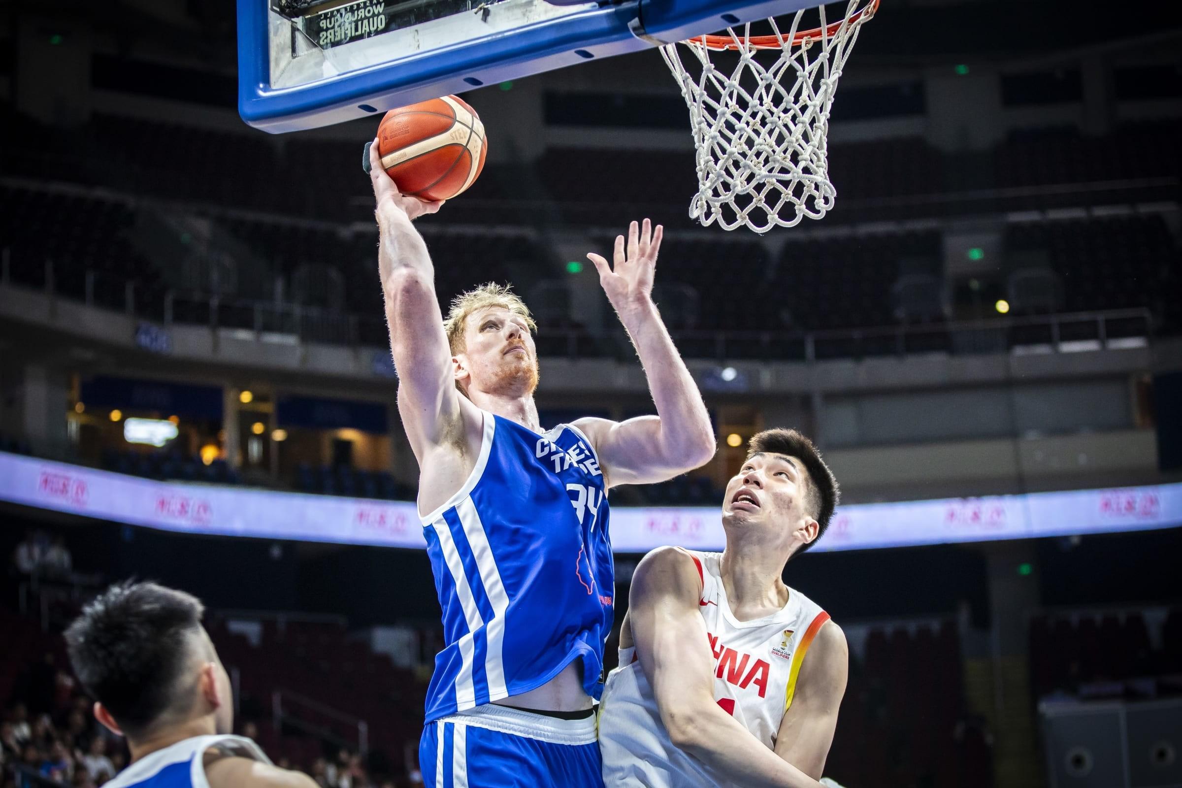 爱游戏登陆入口-体力不支，高柏铠全场出战36分钟&amp;amp;投篮14中8，得到19分11篮板